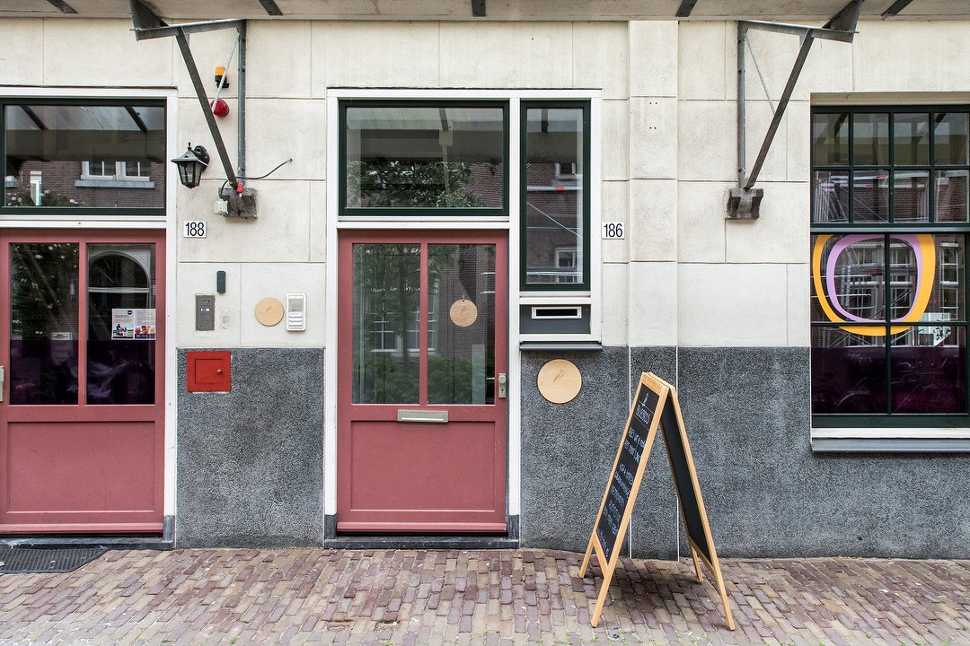 Hilde (voorheen Roots), Oostelijke Eilanden en Kadijken, Amsterdam