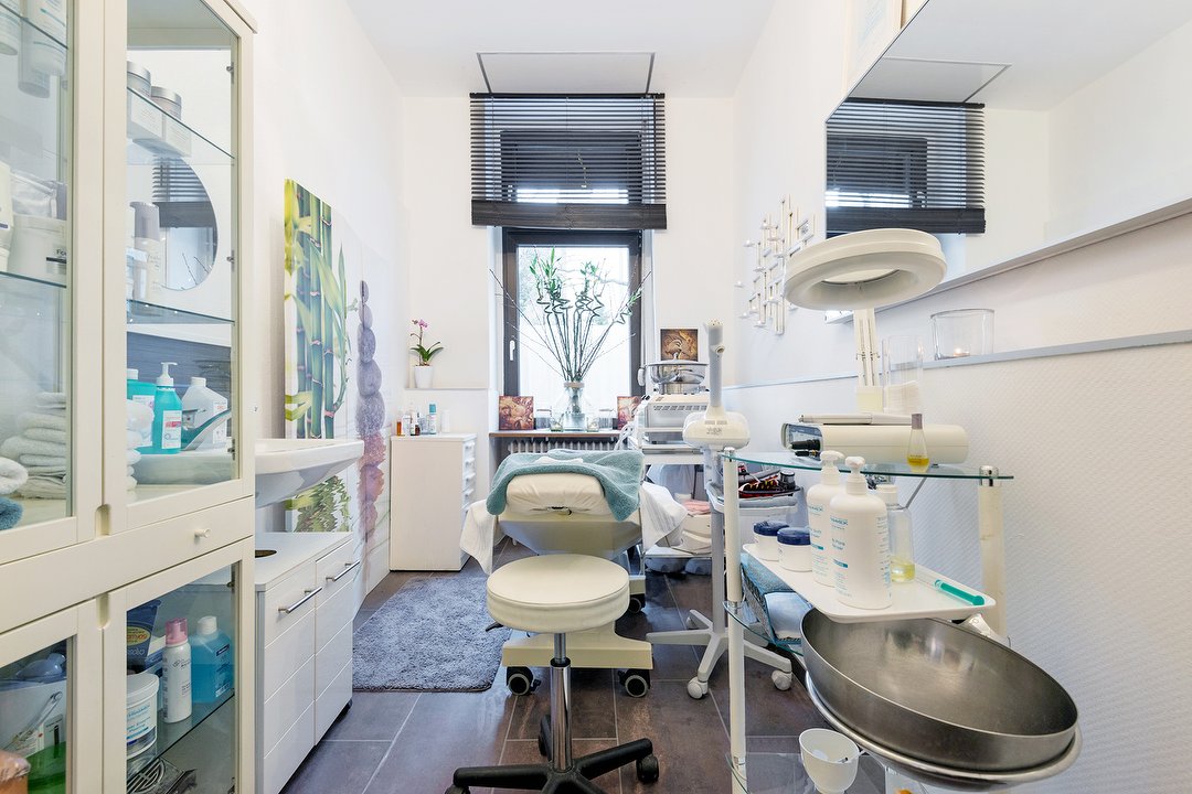 Kosmetik Mui im Contur Haarstudio, Schöneberg, Berlin
