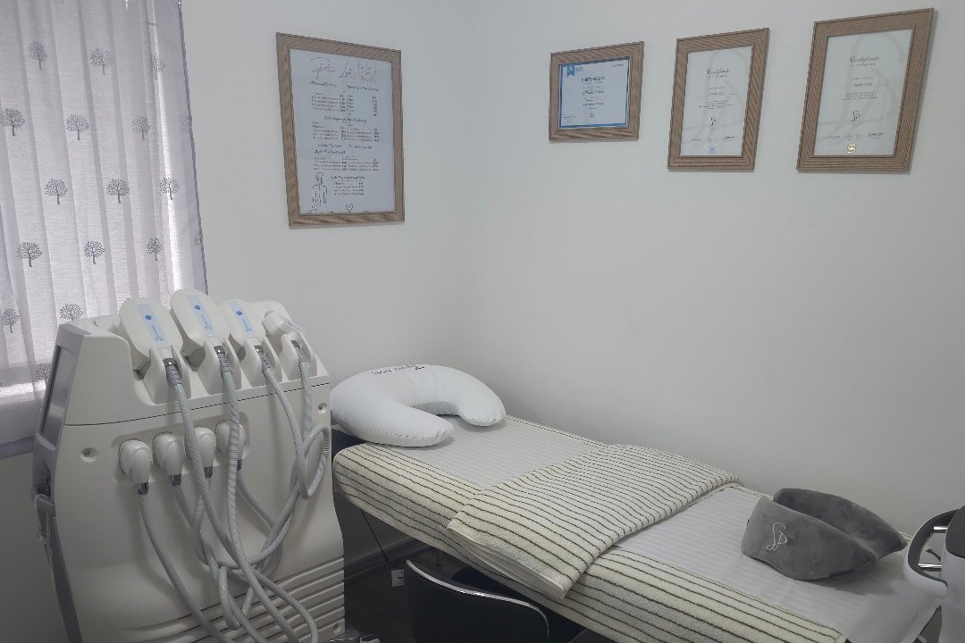 Glow Sculpt Studio, Watford High Street, Hertfordshire