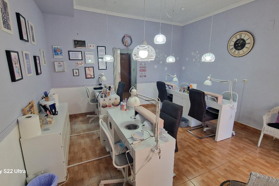 Chic & Glamour Art nails by Paula Dias, Amora