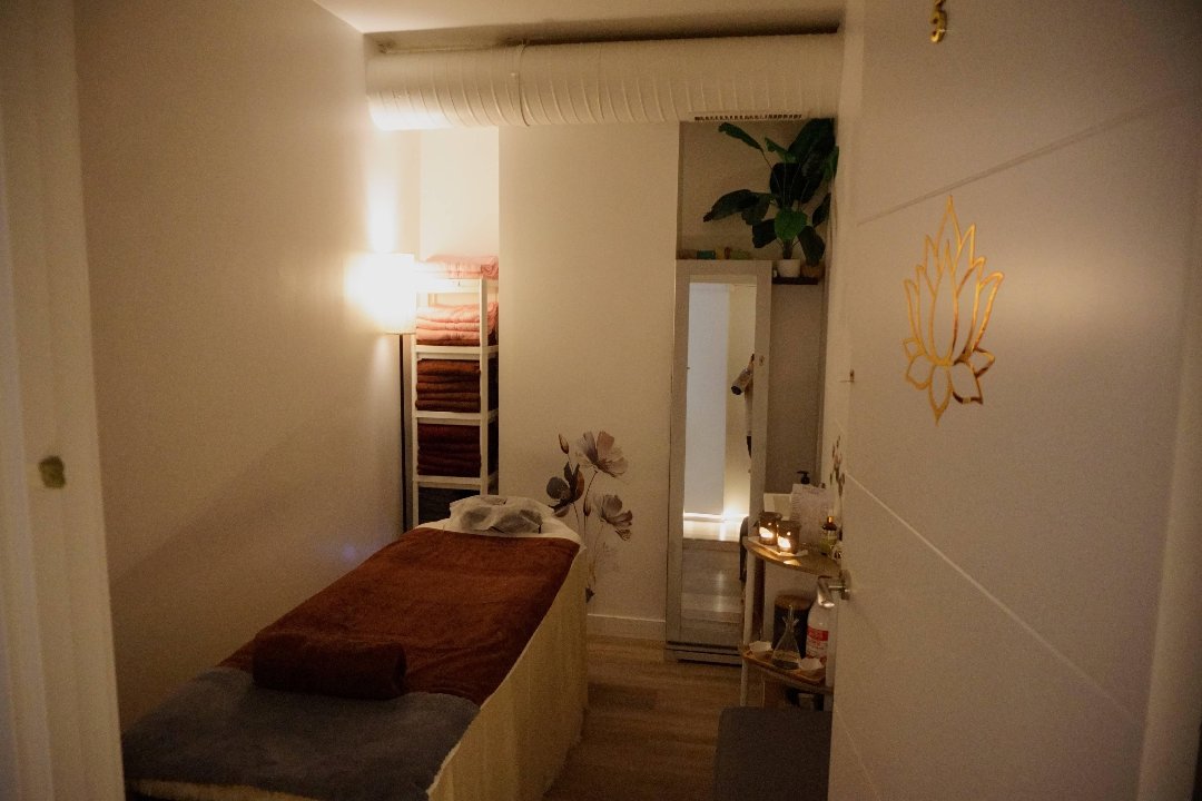 Back and Foot Massage, Templo de Debod, Madrid
