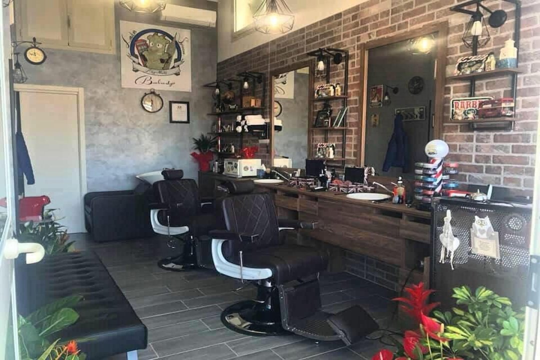 London Square Barbershop, Isola Sacra, Lazio