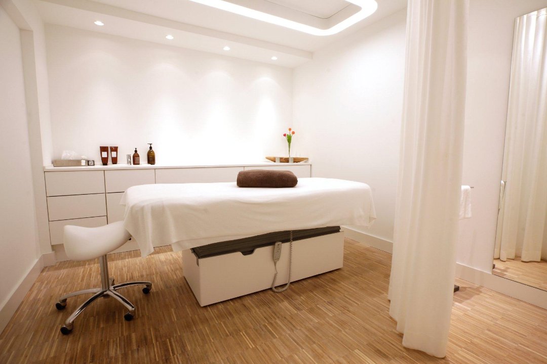 Zuckerhut Brazilian Waxing bei Beauty Studio Winterhude, Sierichstraße, Hamburg