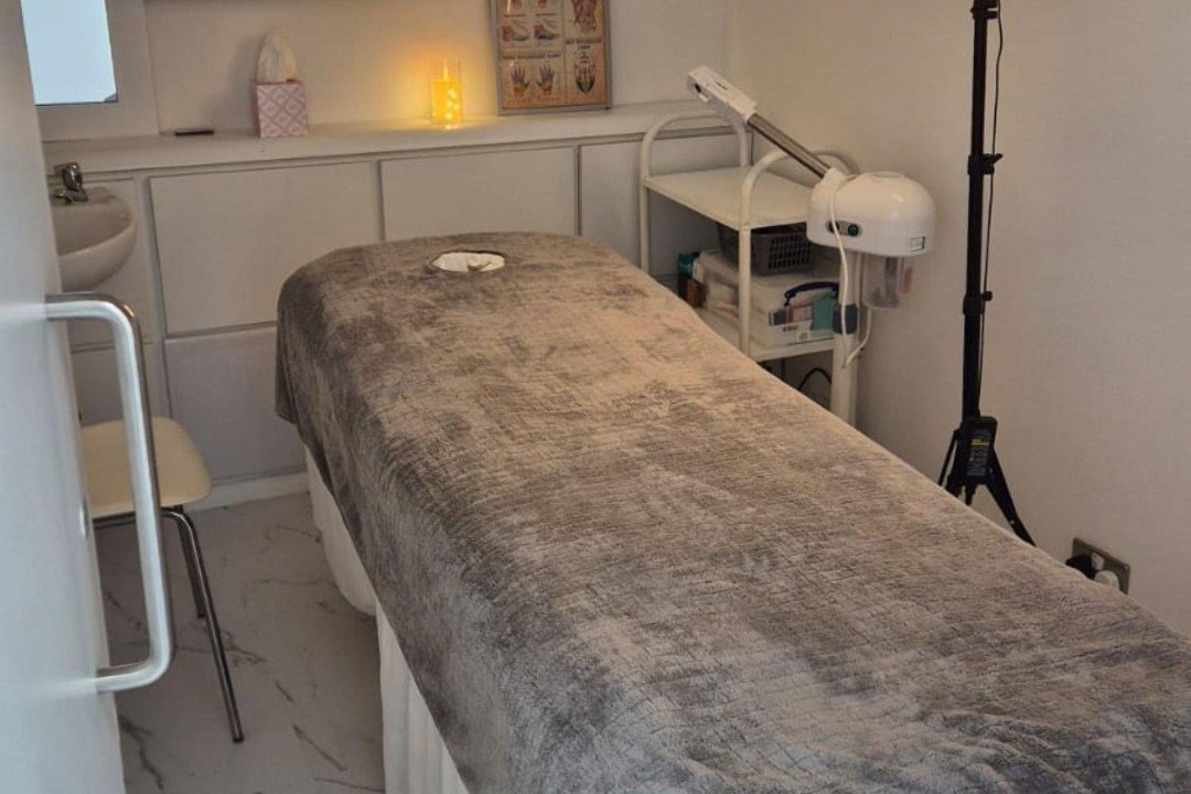 Neil Cannon - Massage Therapist @ Kingston Health Studio, Cloisters Mall, London