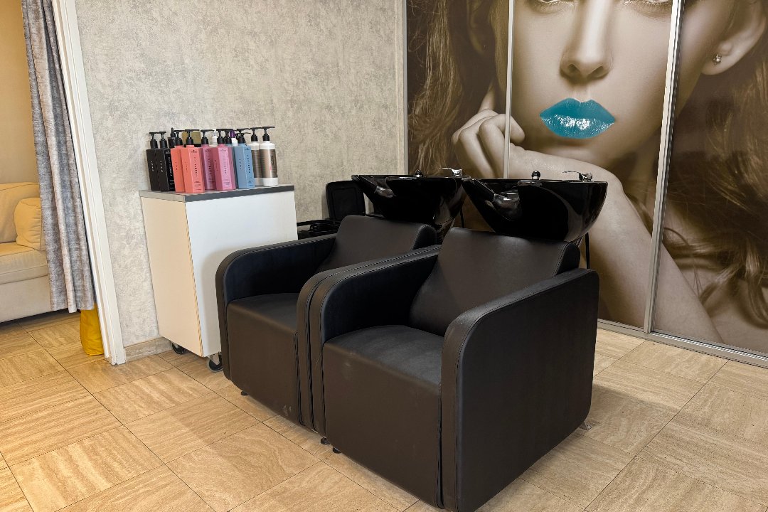 Nikki's Hair and Barbershop, Zwijndrecht, Zuid-Holland