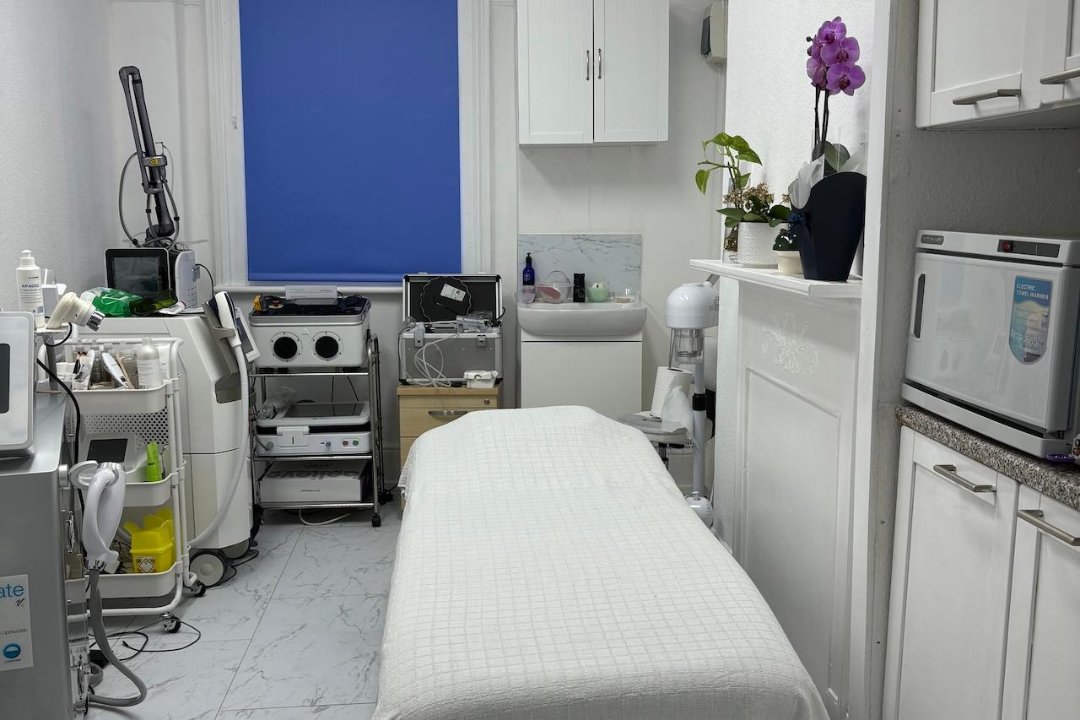 London Aesthetic Clinic - Females Only, Whitechapel, London