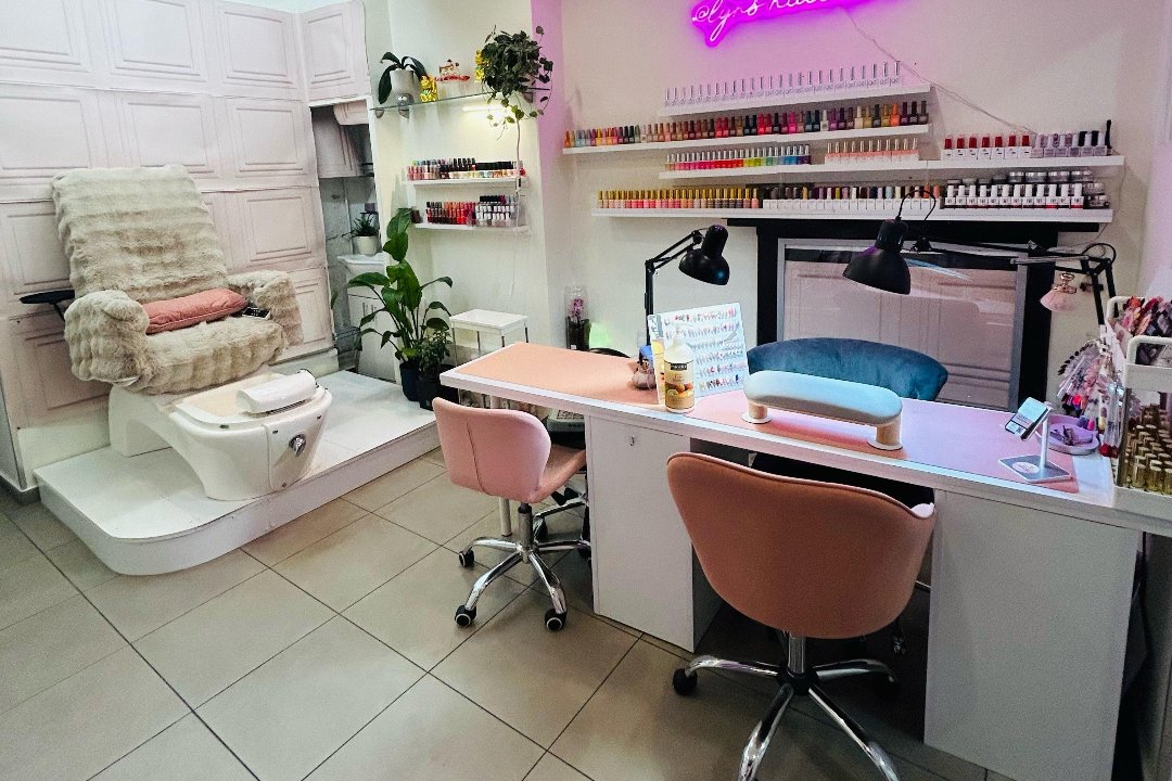 Lyn’s Nail Room, Bryanston Square, London