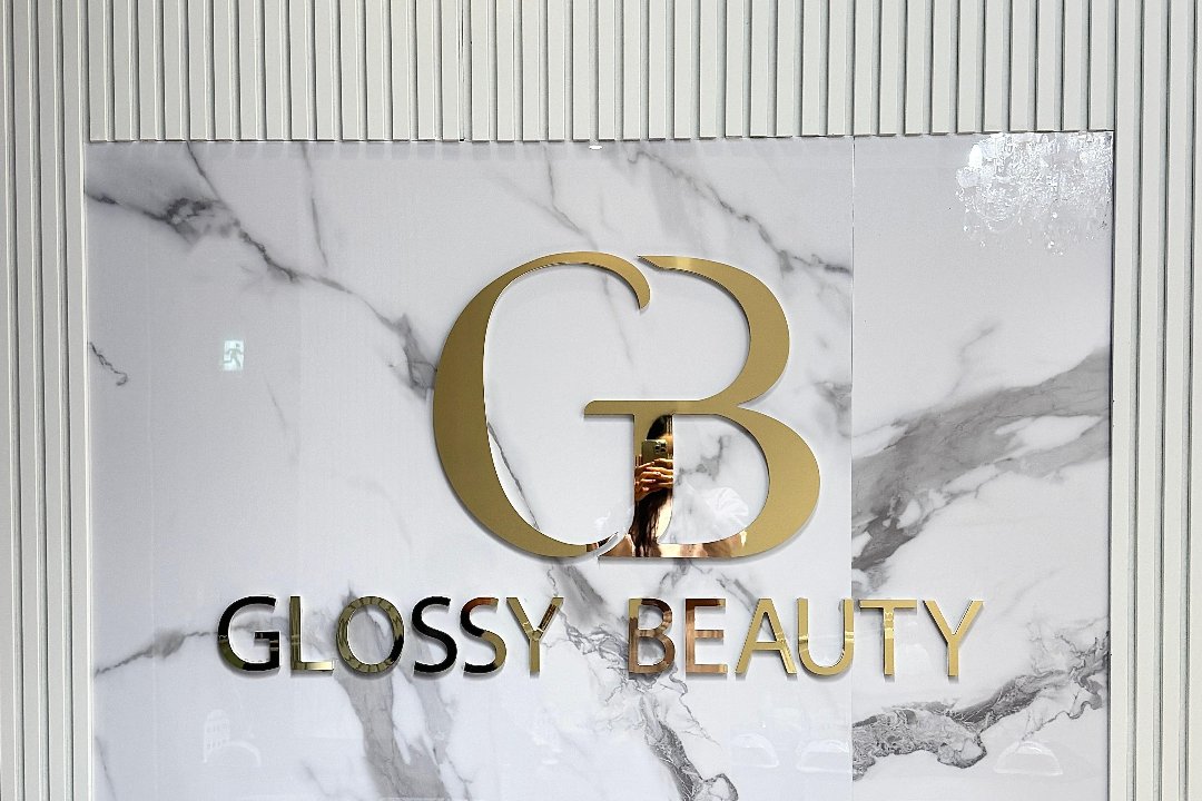 Glossy Beauty (Neuwiesen Einkaufszentrum), Winterthur