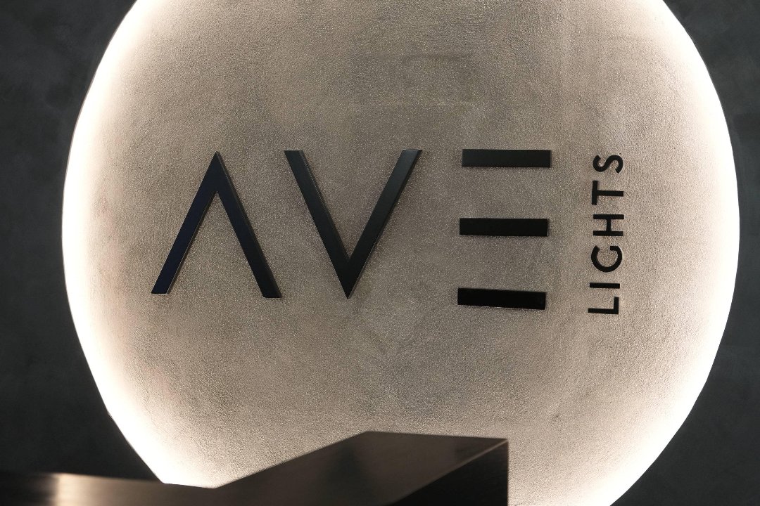 Ave Lights, Roma