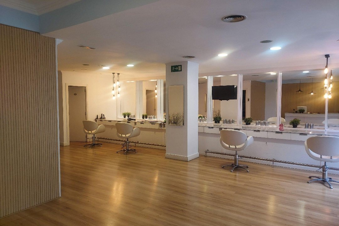 Carest Serrano Peluquería y Estética Madrid, Concha Espina, Madrid
