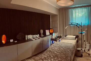 The Beauté Salon - by Carlotta Jung