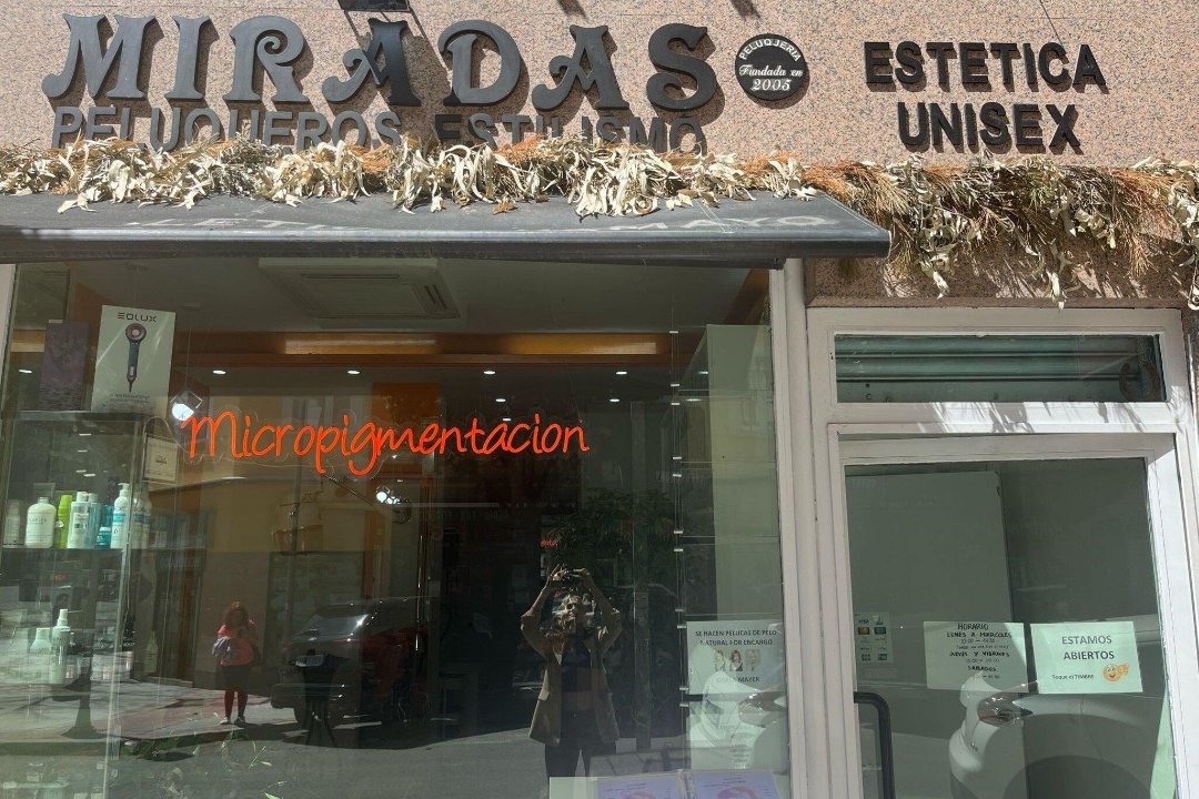 Miradas Peluqueros, Adelfas, Madrid