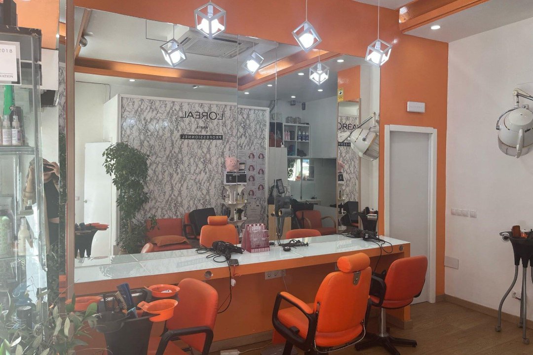 Miradas Peluqueros, Adelfas, Madrid