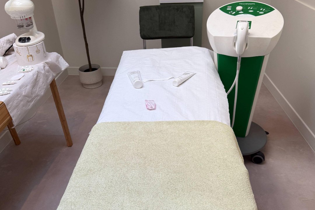 F M. Beauté, Levallois-Perret, Hauts-de-Seine