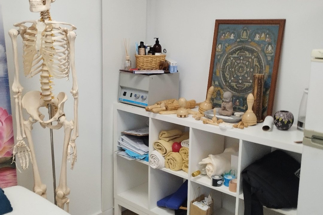 James Osteopatía & Quiromasaje Marbella, Marbella