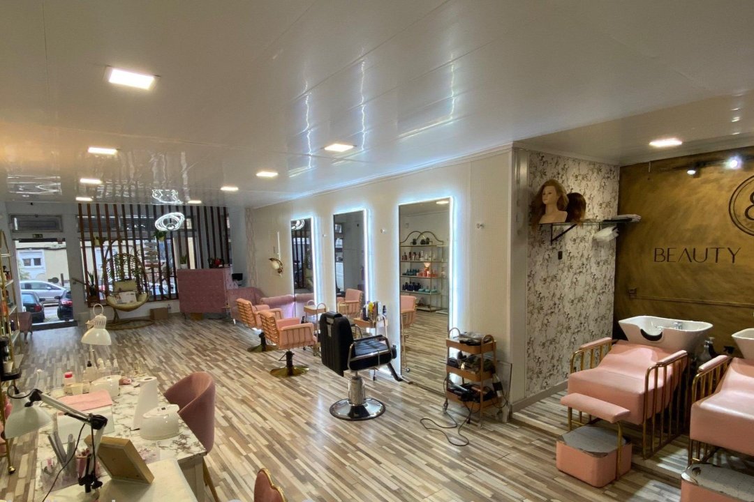 Beauty Boutique, Almada