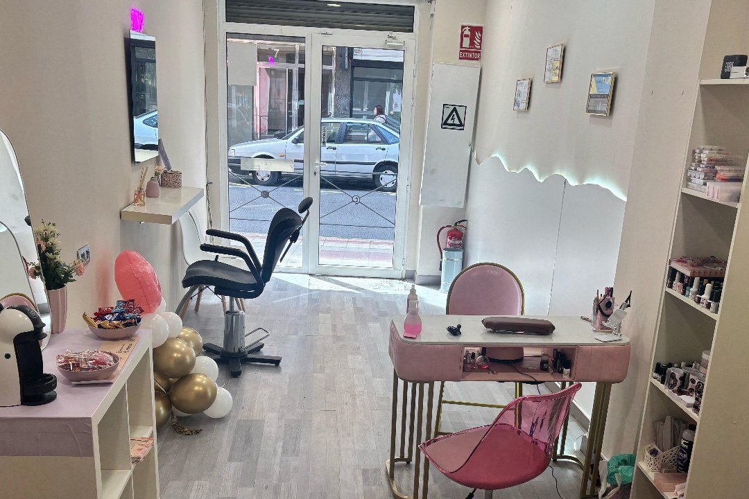 Hernández Nails, Casco Antiguo, León