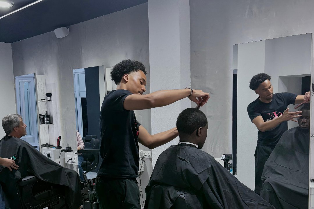 Nines Barber, Georges Henri, Woluwe-Saint-Lambert