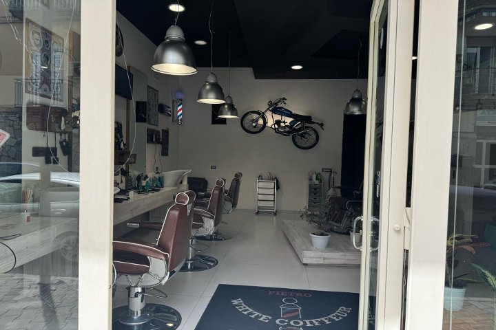 White Coiffeur di Pietro Agizza - Coiffure Volla - Photo de galerie - OneBooking