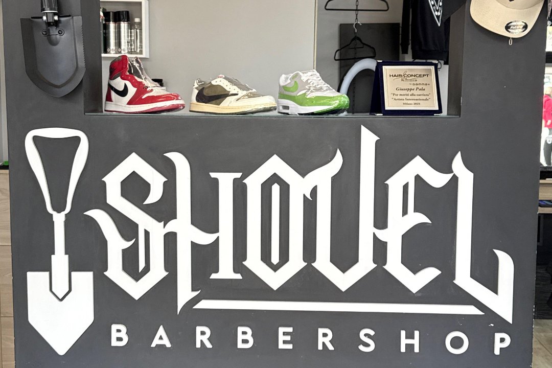 Shovel Barbershop, Corviale, Roma