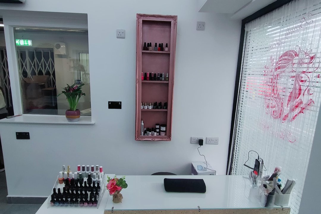 M&k Nails, Harrow Weald, London