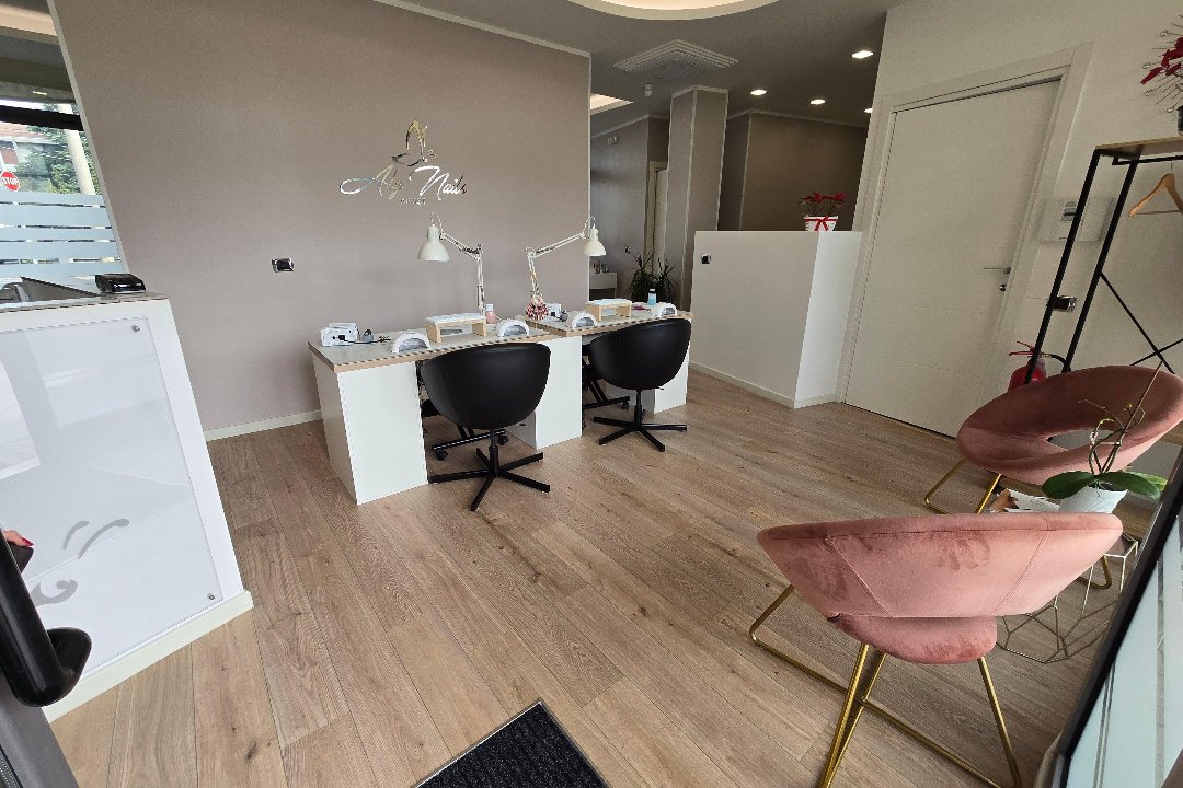 Aly Nails Academy & Beauty, Gallarate, Lombardia