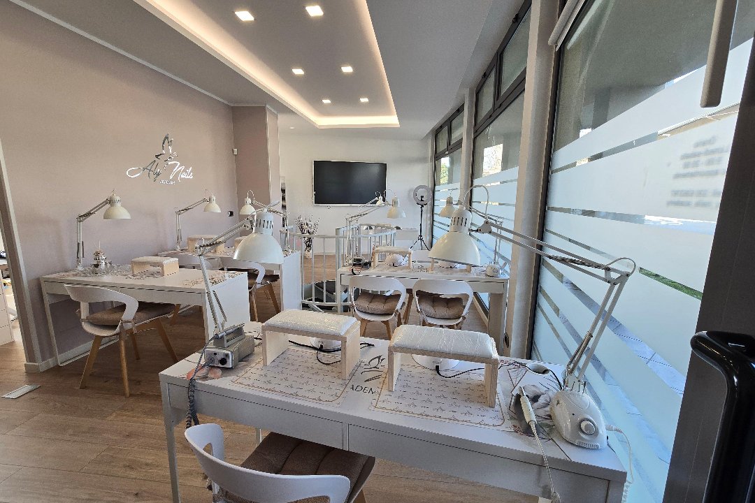 Aly Nails Academy & Beauty, Gallarate, Lombardia