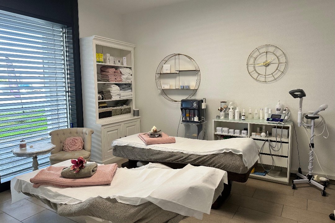 Clavora Cutier & Beauty, Hunzenschwil, Kanton Aargau