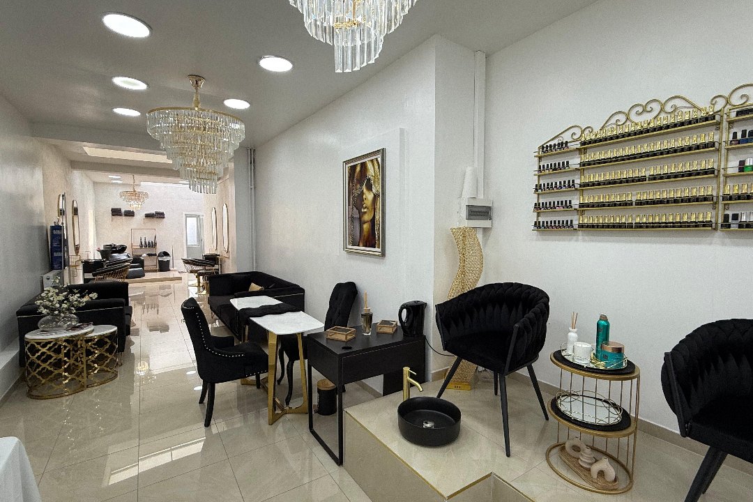 Hair by Leyla - WOMEN ONLY - Hijab Friendly, Weststation, Sint-Jans-Molenbeek