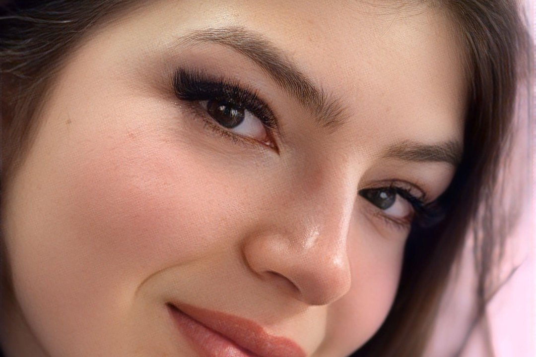 María Lashes, Alcalá de Henares, Comunidad de Madrid