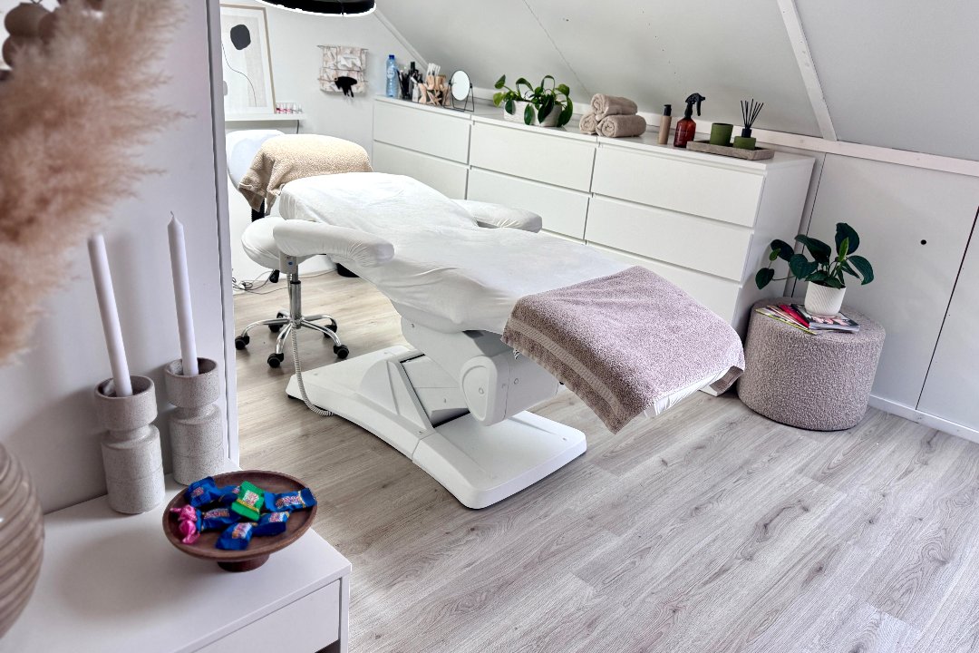 Lash is More, Houten, Provincie Utrecht