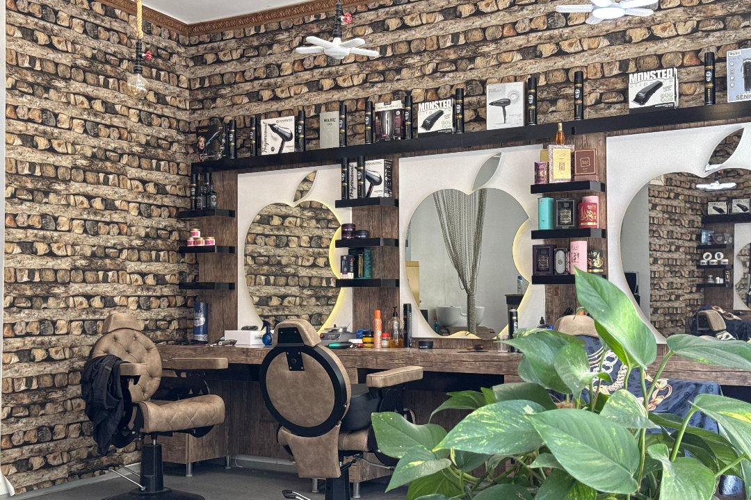 Crown Barbershob, Längenfeldgasse, Wien