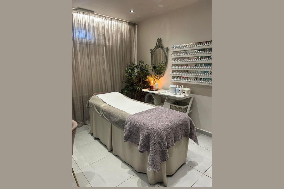 38 The Beauty Room, Arnos Park, London