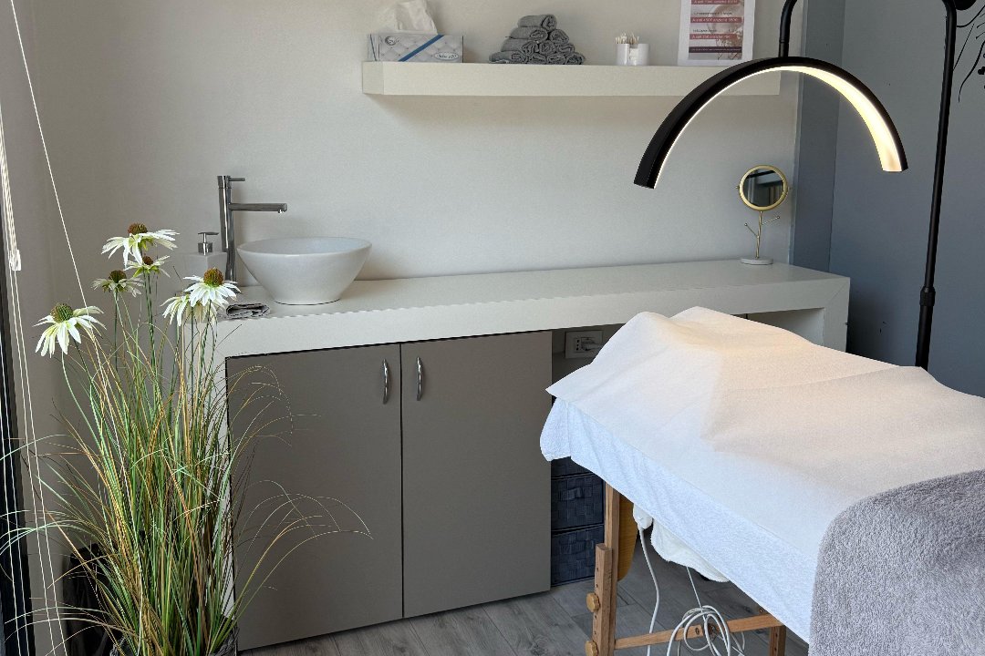 Kamarè Estetica, Sostegno, Bologna