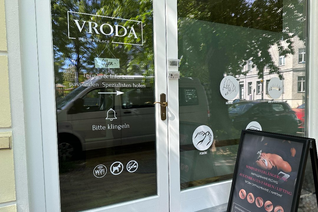 Vroda Lashes, Weißensee, Berlin