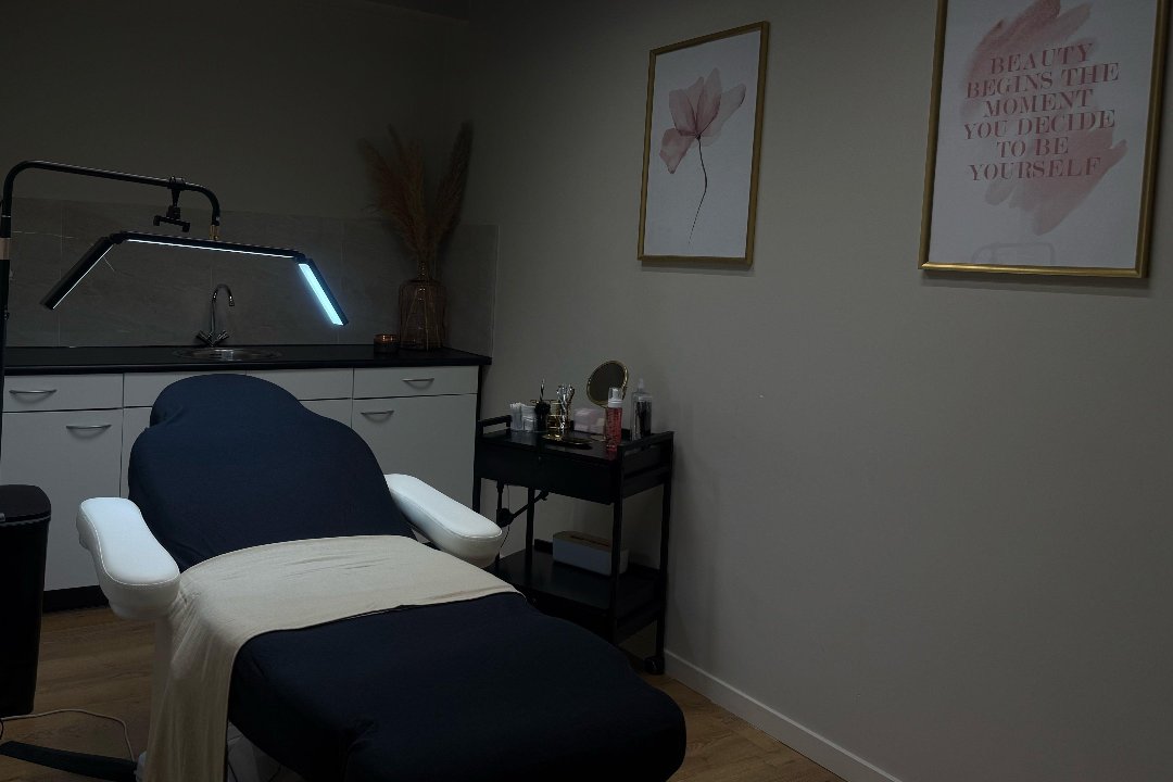 Elevate your beauty salon, Brouwerstraat, Almere