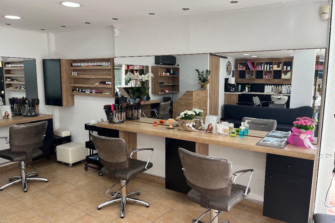 Hair Me Up, Pallini, Αττική