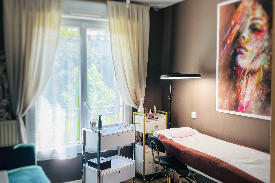 Browroom, Courbevoie, Hauts-de-Seine