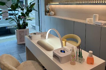 The Nail Hub.