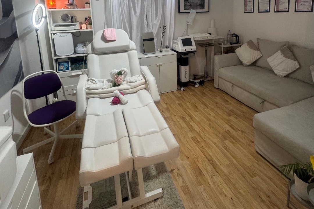 Julia Aesthetics, Portobello Road, London