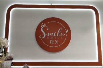 Smile nails