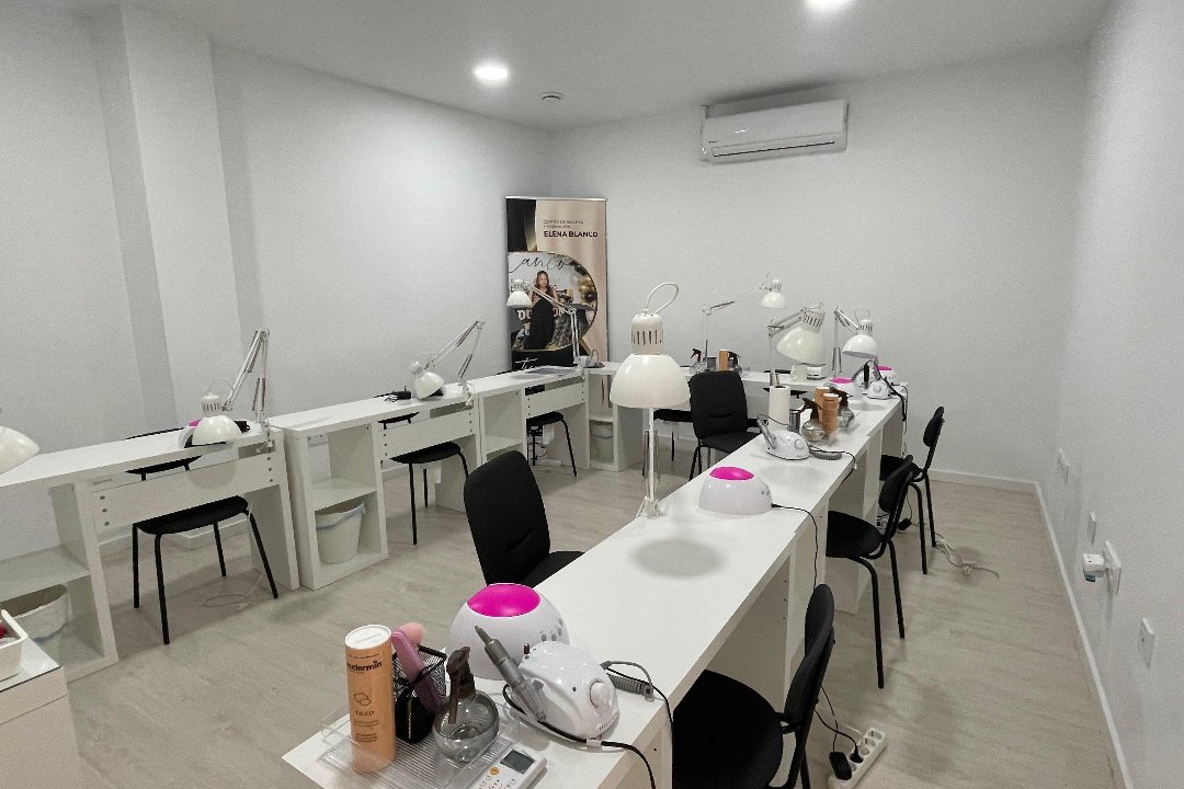Centro de Belleza y Formación Elena Blanco, Patraix, Valencia