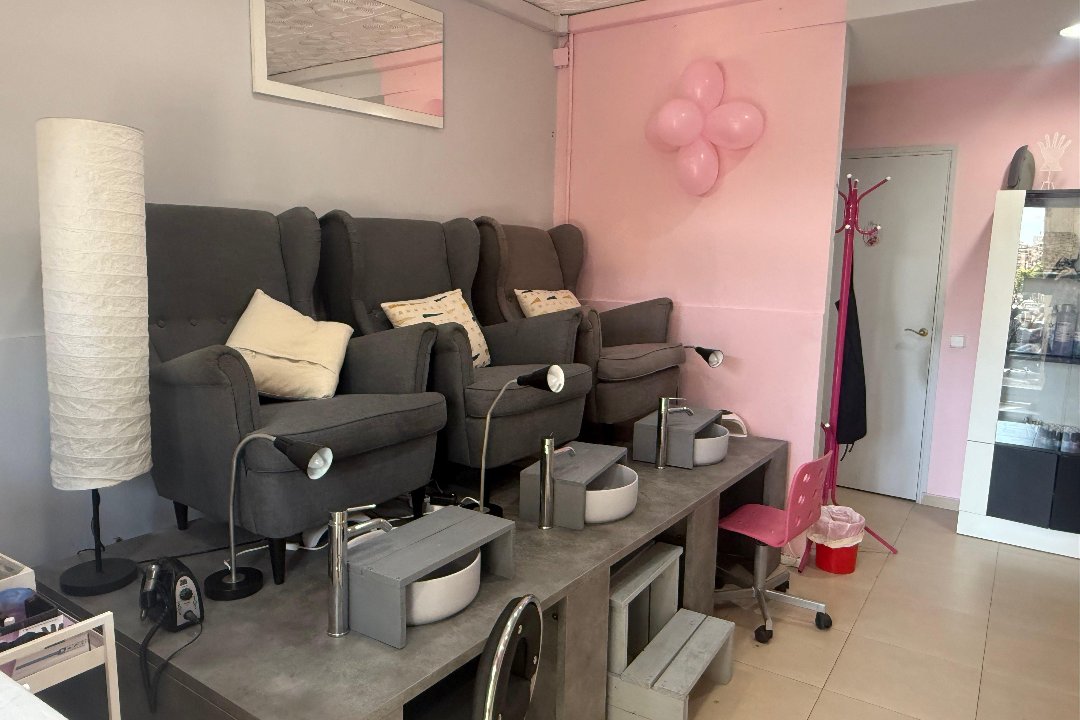 Leona Nails Studio & Aesthetics by Yira, El Camp de l'Arpa del Clot, Barcelona
