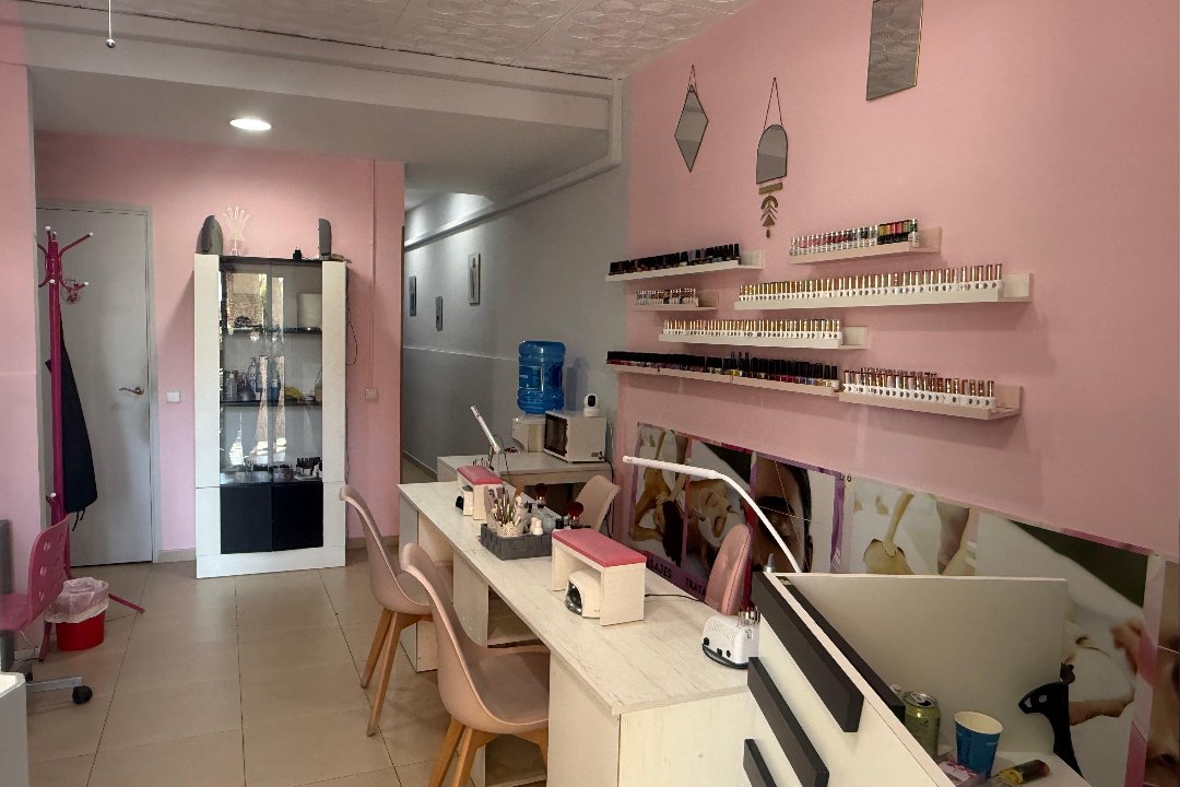 Leona Nails Studio & Aesthetics by Yira, El Camp de l'Arpa del Clot, Barcelona