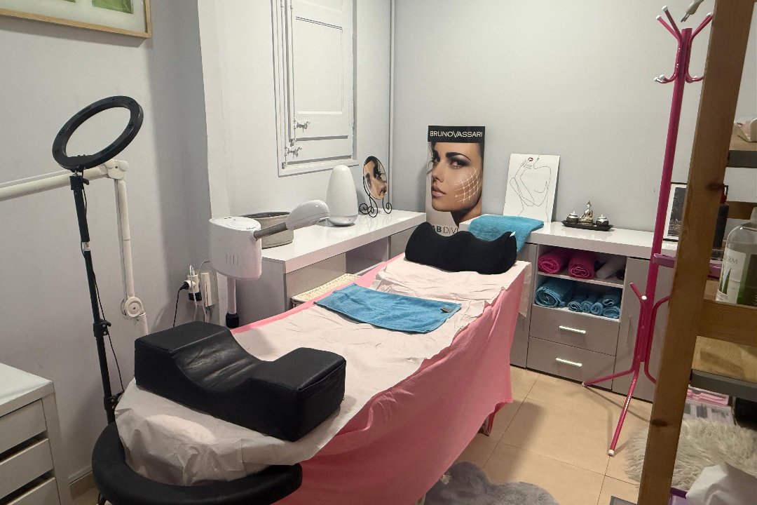 Leona Nails Studio & Aesthetics by Yira, El Camp de l'Arpa del Clot, Barcelona
