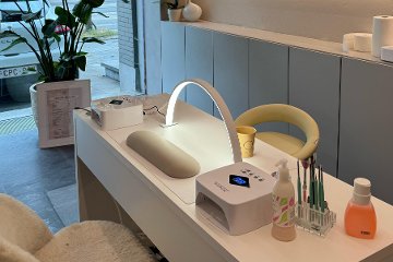 The Nail Hub.