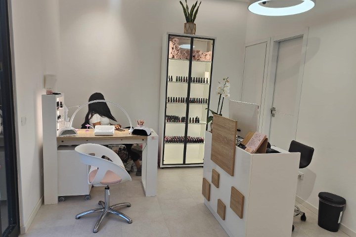 SOS Nails - Onglerie Roma - Photo de galerie - OneBooking