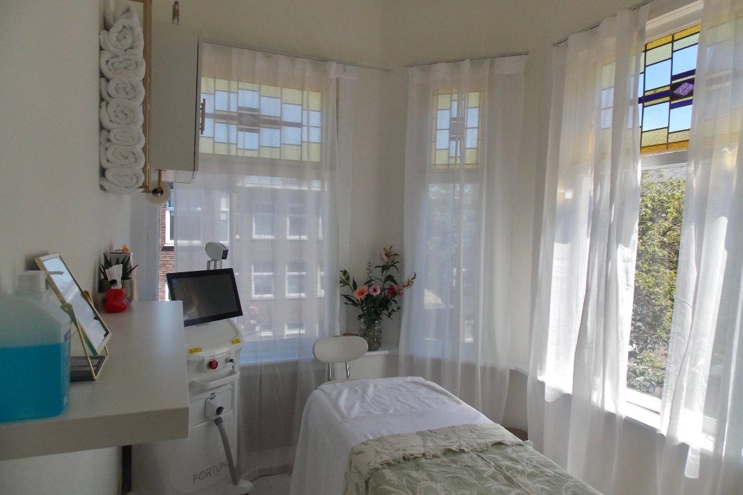 Thadea Aesthetics, Laakkwartier en Spoorwijk, Den Haag