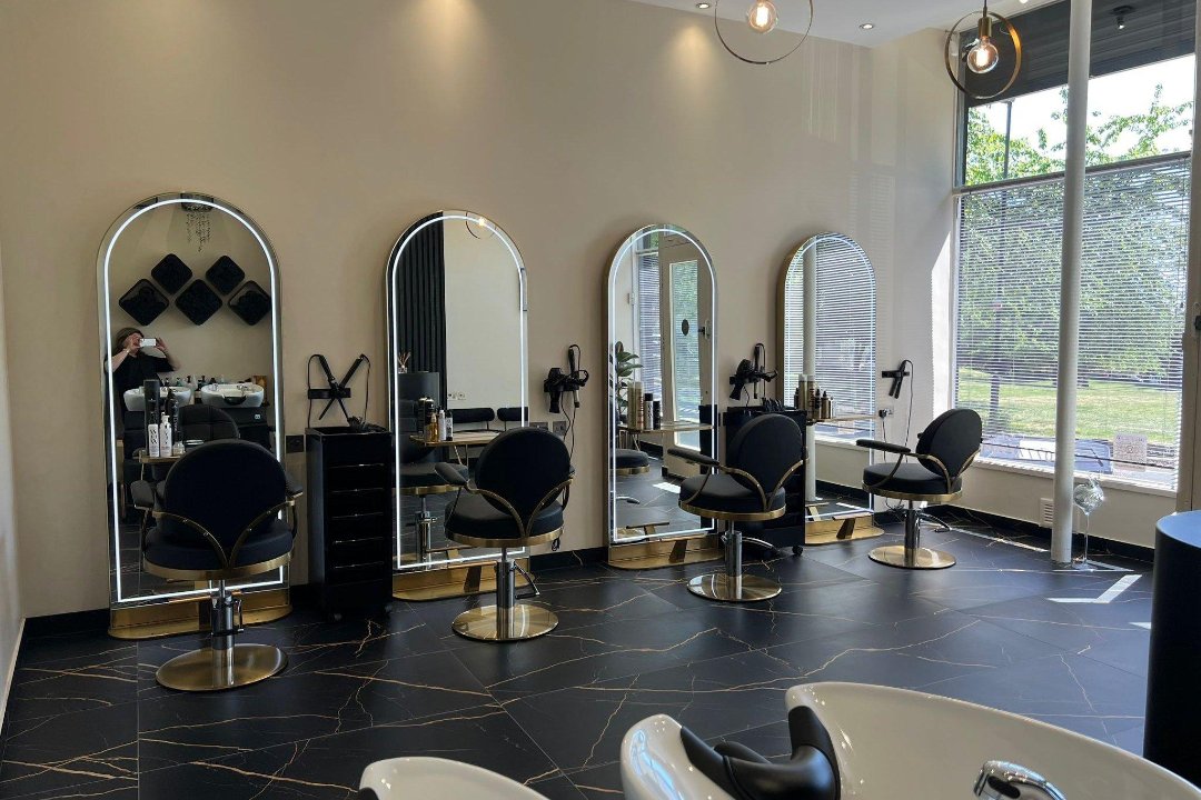 L’Amour Hairdressing, Alexandra Palace, London
