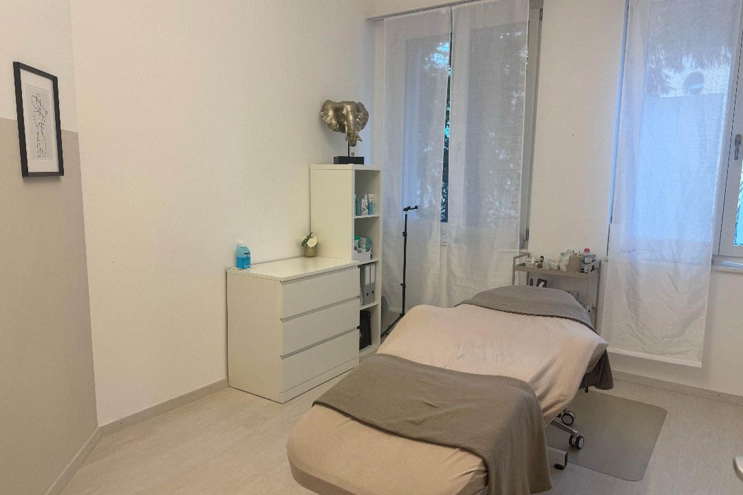 Azora Lashes & Brows, Wil